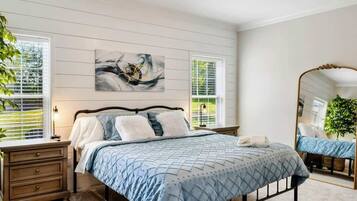 5 bedrooms, desk, iron/ironing board, travel crib