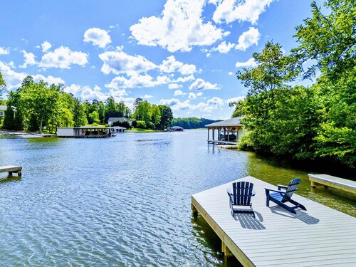 5BR Lakefront Lake Anna, Hot Tub, Pool, Beach