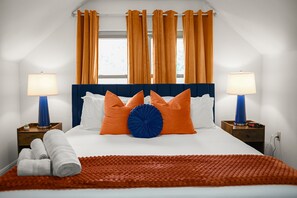 4 habitaciones, escritorio y tabla de planchar con plancha 