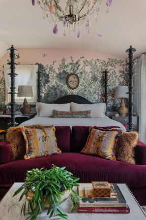 La Hermosa | Premium bedding, free minibar, in-room safe, iron/ironing board - The Menagerie (Fredericksburg)