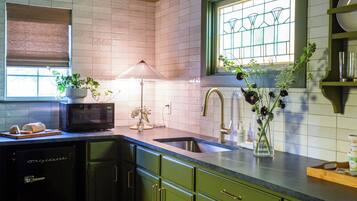 La Foret | Private kitchen | Microwave, coffee/tea maker