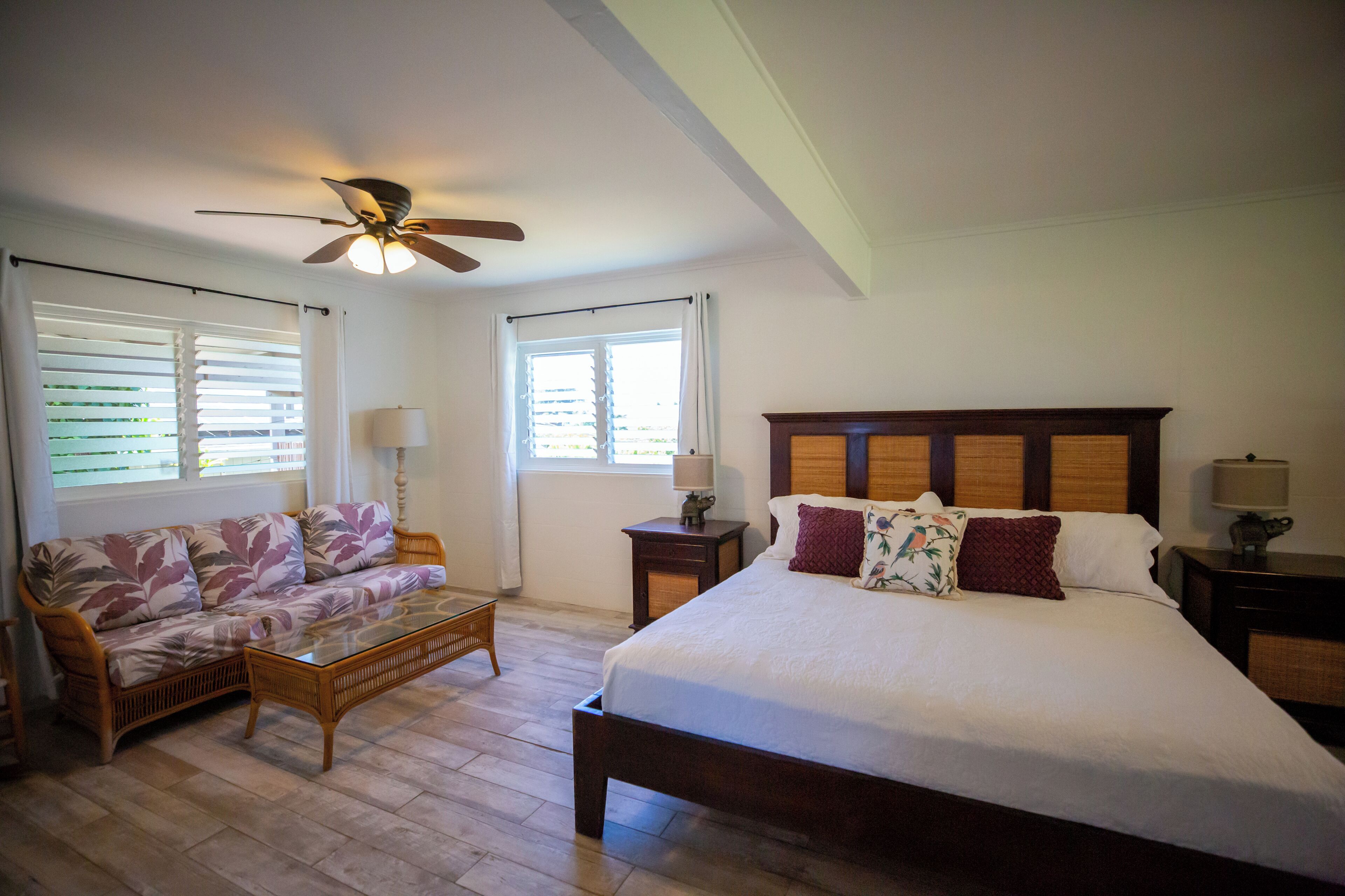 5 Schlafzimmer, Schreibtisch, Bügeleisen/Bügelbrett, Reisekinderbett