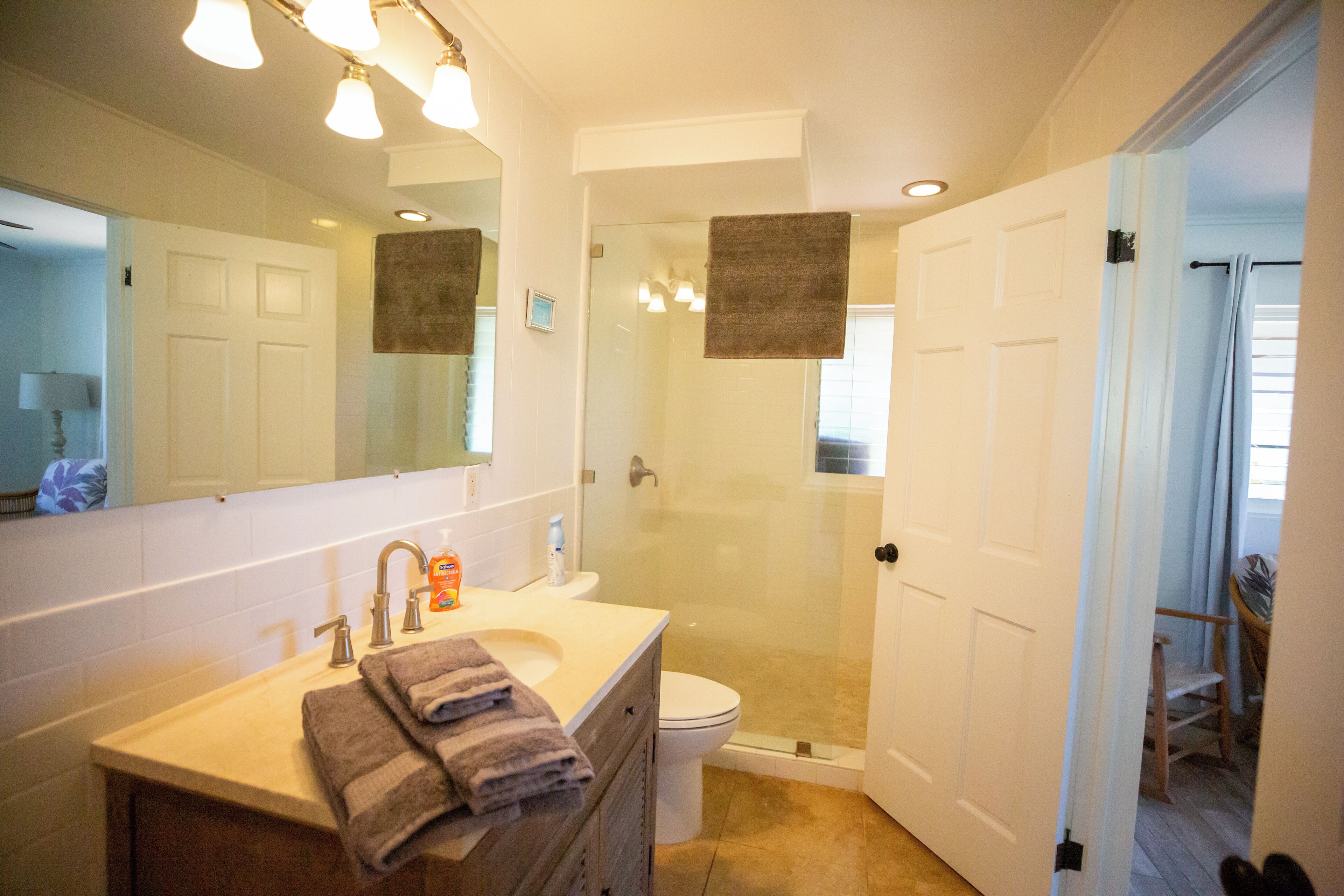 Dusche, Haartrockner, Handtücher, Seife