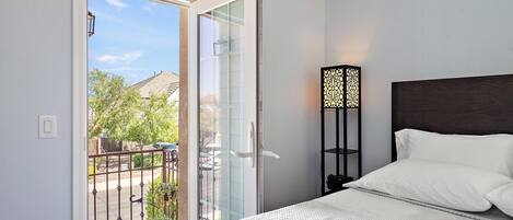 4 habitaciones, escritorio, tabla de planchar con plancha y wifi gratis