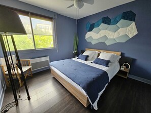 2 bedrooms, desk, iron/ironing board, WiFi