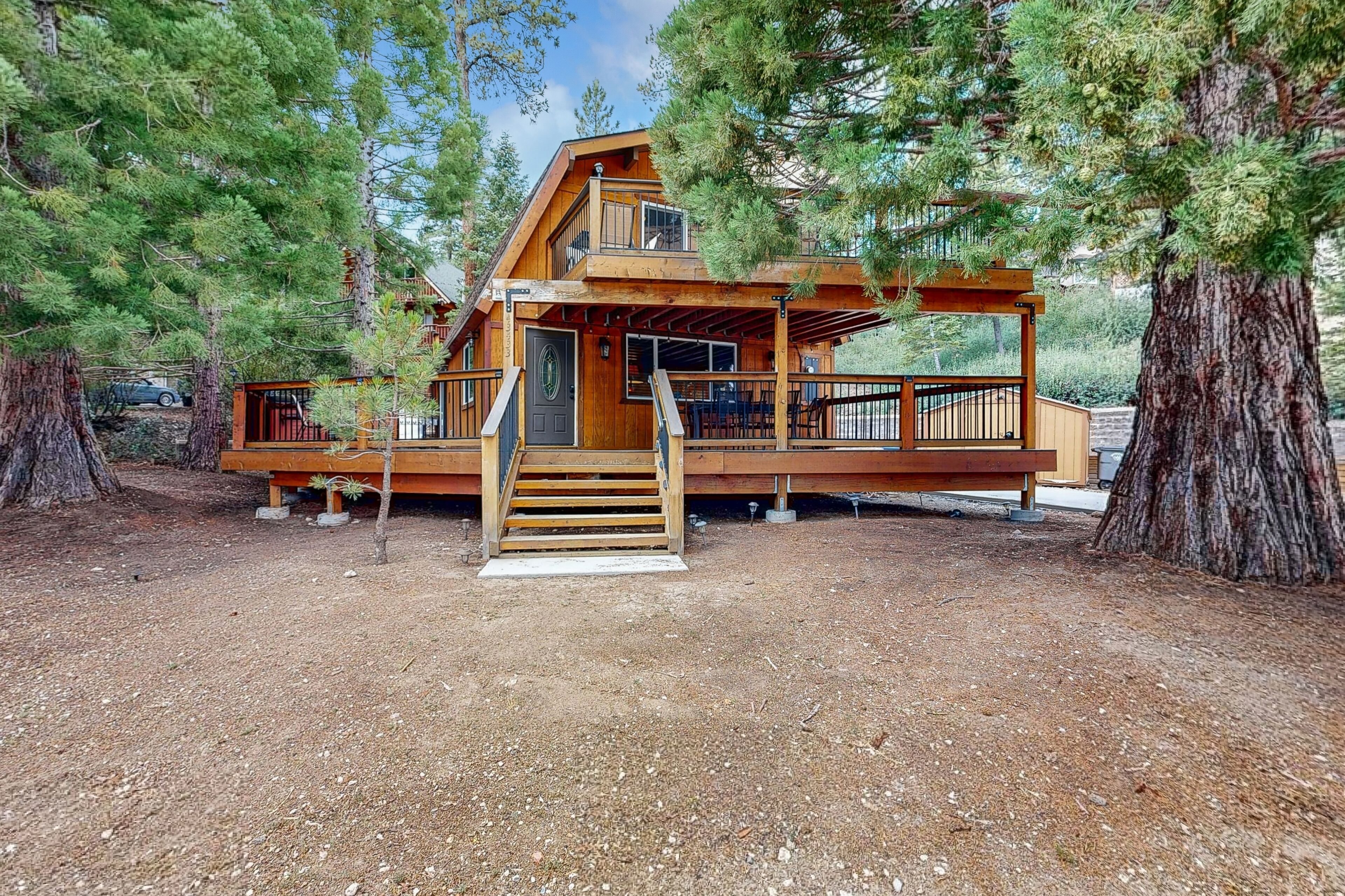 Mountain Cabin w/ hot tub, fireplace & washer/dryer