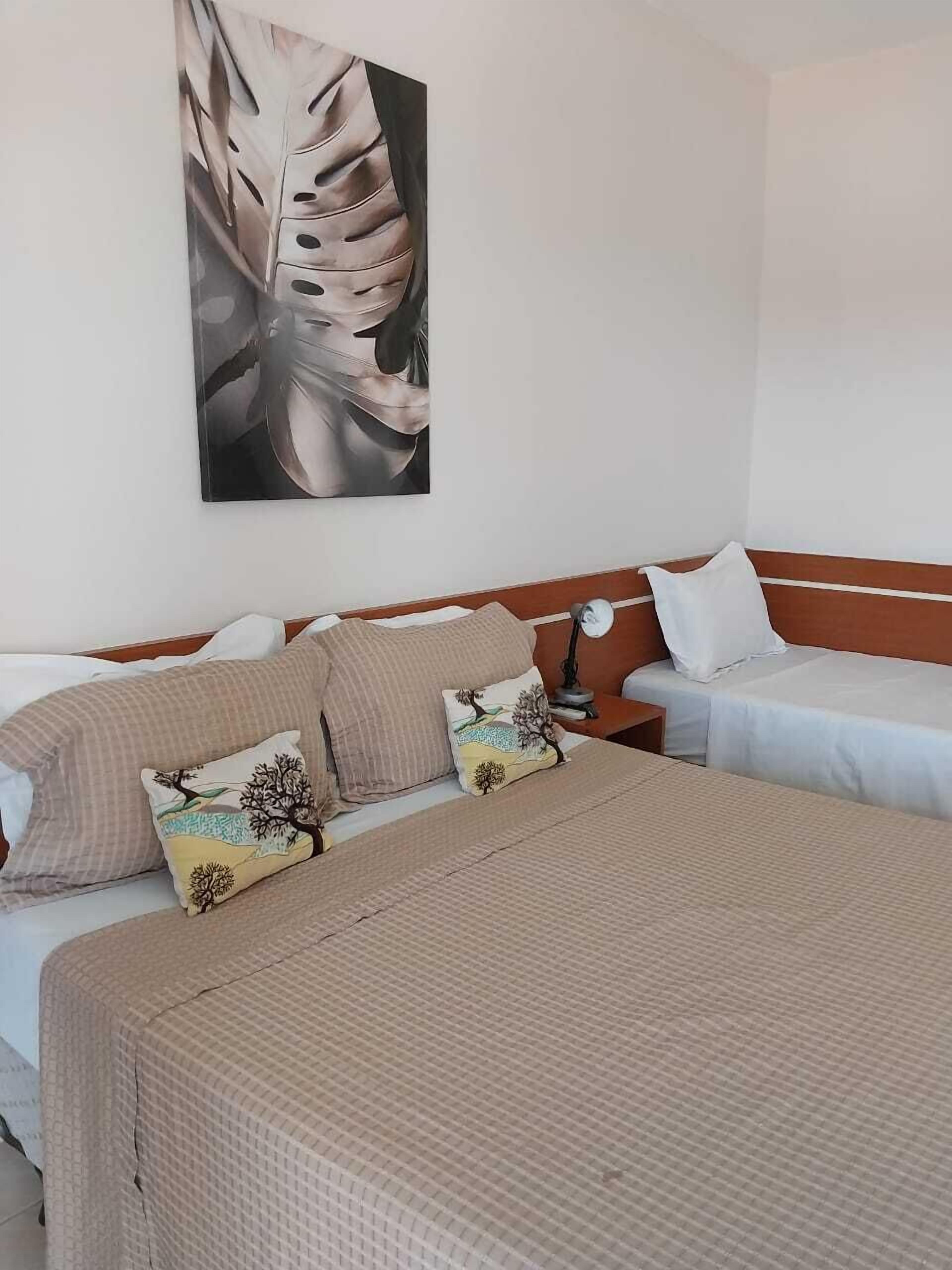 Laptop workspace, soundproofing, free WiFi