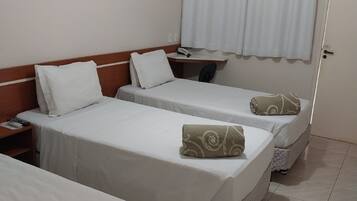 Kolmen hengen superior-huone | Kannettavalle tietokoneelle sopiva työtila, äänieristys, ilmainen Wi-Fi