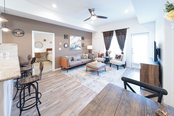 Interior - 1B ~Chic 2-bedroom condo with WiFi, AC in fantastic Katy (Katy)