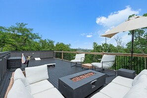 Terrace/patio - Skyline | Hot tub | Rooftop Patio | Amazing Views (Kansas City)