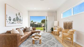 Una Smart TV, libros