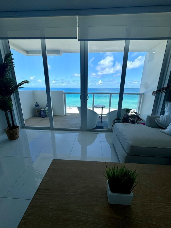 Interior - Enjoy amazing views and direct beach access at the best location in Miami Beach (Miami Beach)