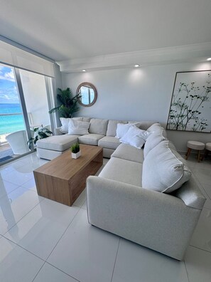 Smart TV - Enjoy amazing views and direct beach access at the best location in Miami Beach (Miami Beach)