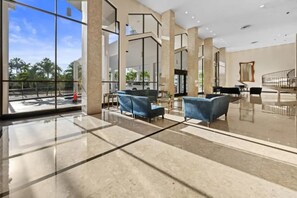 Interior - Enjoy amazing views and direct beach access at the best location in Miami Beach (Miami Beach)