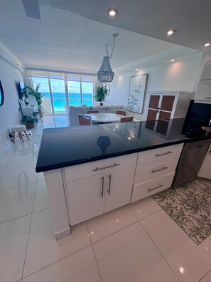 Interior - Enjoy amazing views and direct beach access at the best location in Miami Beach (Miami Beach)