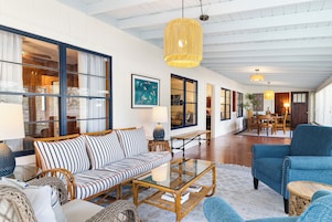 House, 3 Bedrooms, Private Pool, River View | Living area | 55-inch Smart TV with digital channels, Netflix, books