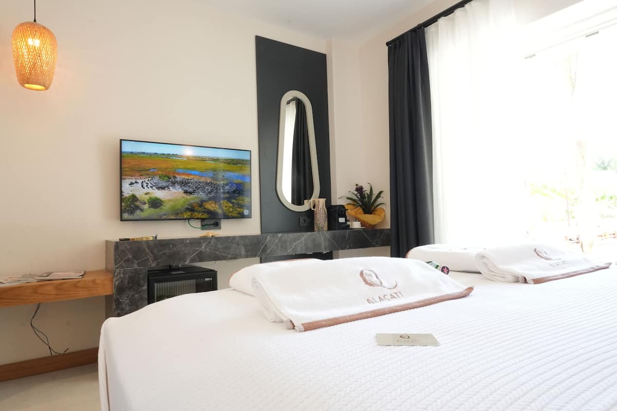 Comfort Room, Pool View | In-room safe, blackout drapes, soundproofing, free WiFi