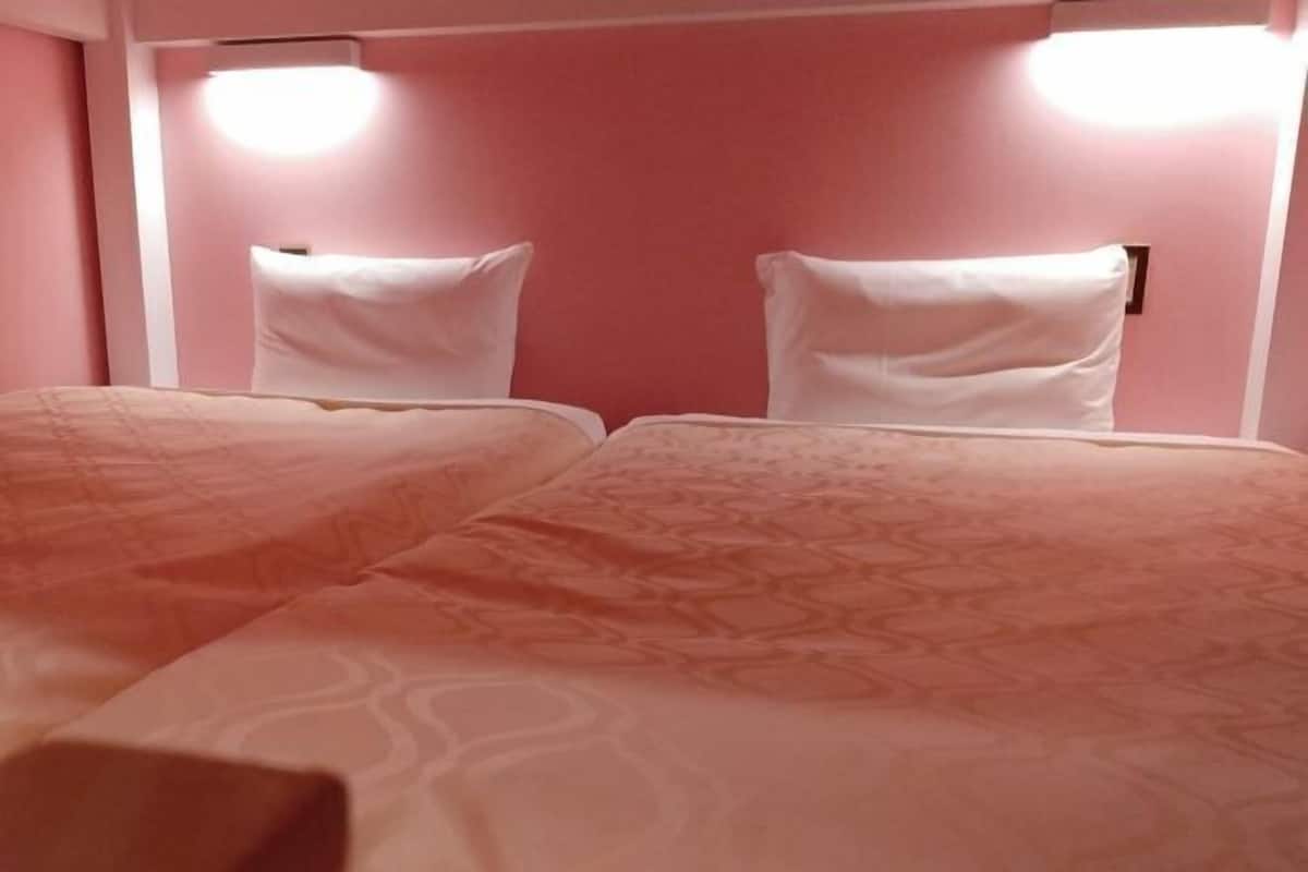 1 bedroom, iron/ironing board, free WiFi