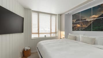 Tabla de planchar con plancha, wifi gratis y ropa de cama