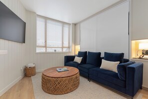 Studiosuite, 1 King-Bett, Bergblick (Single space, no separate bedroom)