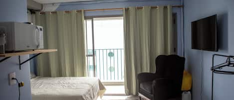1 habitación, tabla de planchar con plancha, wifi y ropa de cama