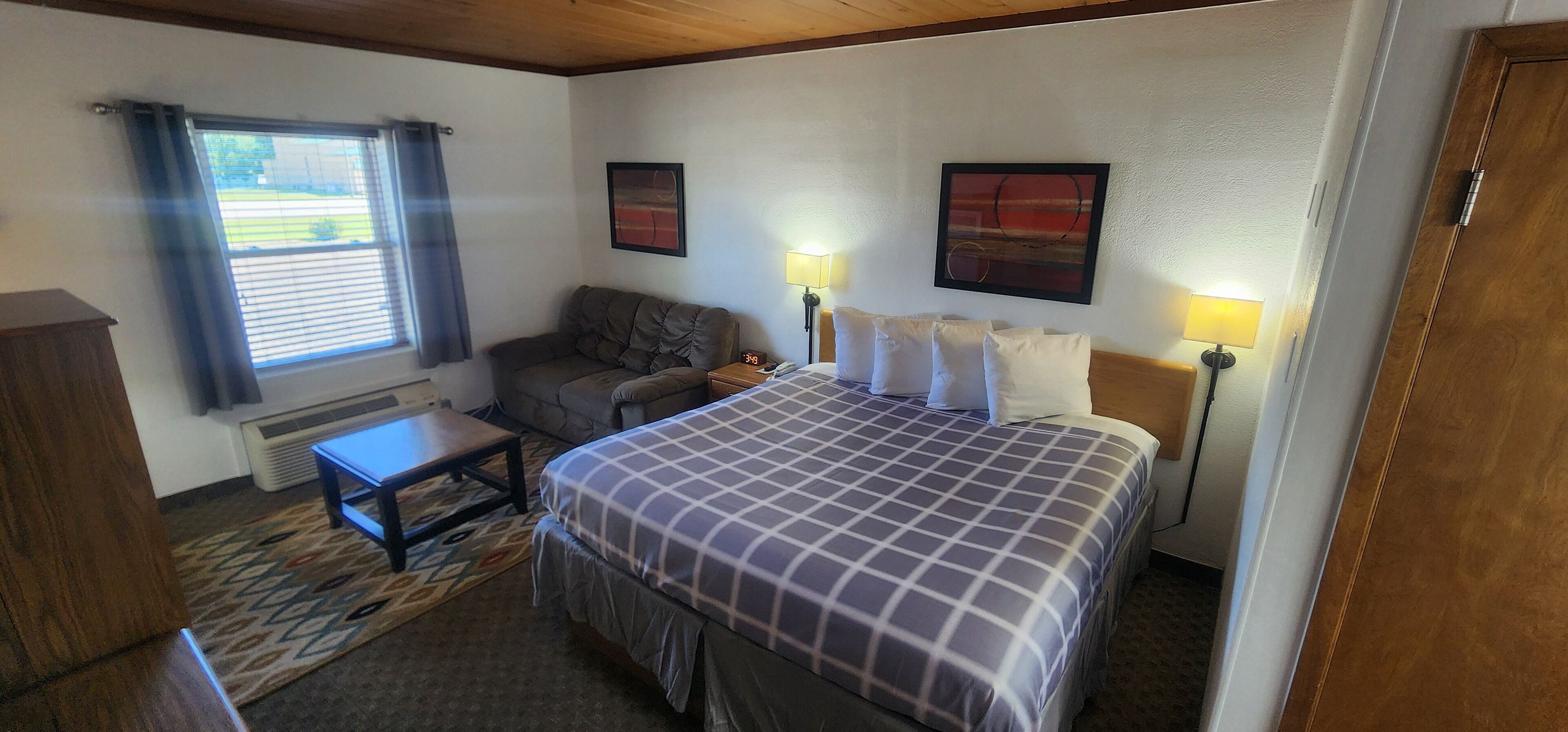 Standard Suite, Courtyard View | Desk, soundproofing, free WiFi, bed sheets