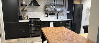 Beautifully Remodeled Condo in Unbeatable Location! Walk to Gondola & Downtown