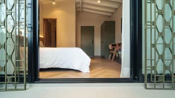 Luxury Room | Minibar, desk, iron/ironing board, free WiFi