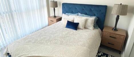 1 Schlafzimmer, Schreibtisch, Bügeleisen/Bügelbrett, Reisekinderbett