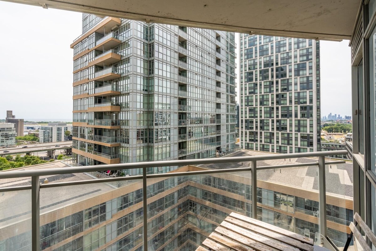 GLOBALSTAY. Elegant Downtown Condo with Balcony