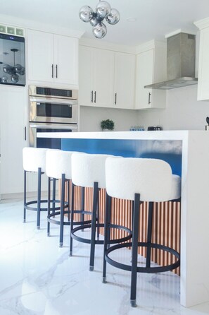 Microwave, oven, dishwasher - Live Peninsula House (Ensenada)