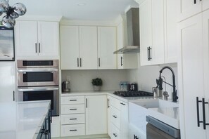 Microwave, oven, dishwasher - Live Peninsula House (Ensenada)