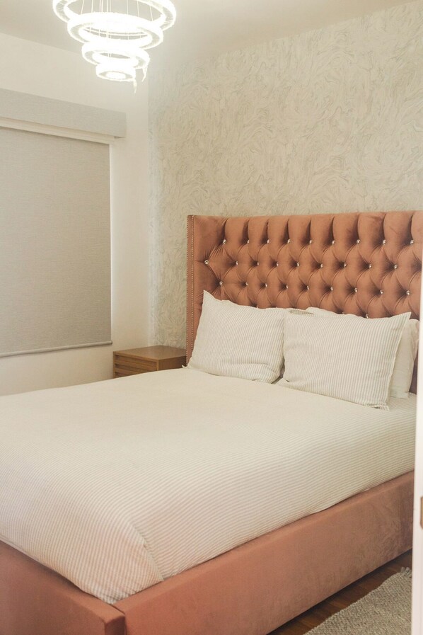 3 室のベッドルーム、アイロン / アイロン台、WiFi、ベッドシーツ