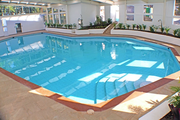 2 piscines couvertes