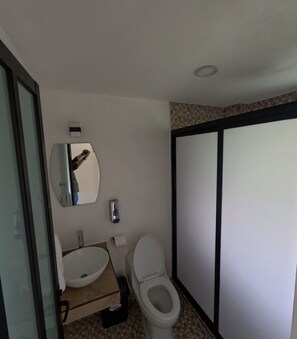 Familierom, hageutsikt | Bad