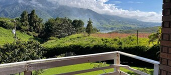 Beautiful country house just a few minutes walk away from the lake Calima