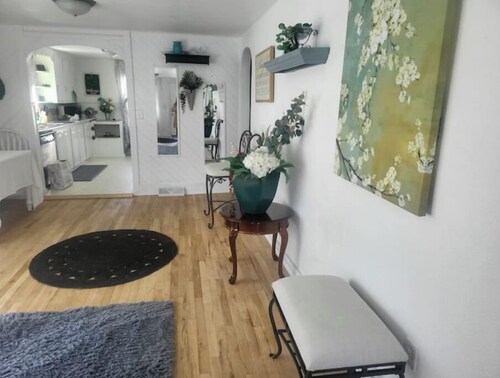 Comfy cozy great location!
