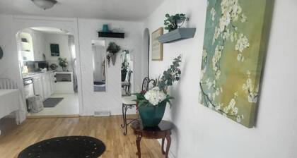 Comfy cozy great location!