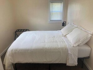 2 bedrooms, iron/ironing board, WiFi, bed sheets