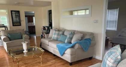 Cozy city cottage, one floor, covered porches, quiet neighborhood