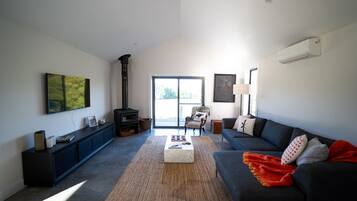 Télévision, cheminée