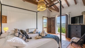 4 quartos, ferros/tábuas de passar roupa, berço de viagem, Wi-Fi