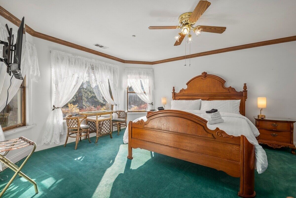 7 makuuhuonetta, silitysrauta/-lauta, ilmainen Wi-Fi, vuodevaatteet