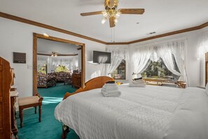 7 bedrooms, iron/ironing board, free WiFi, bed sheets