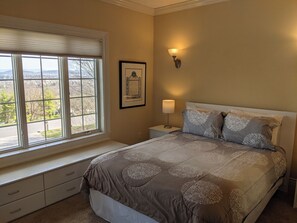 4 bedrooms, iron/ironing board, travel crib, free WiFi
