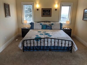 4 chambres, fer et planche à repasser, lit de bébé portatif