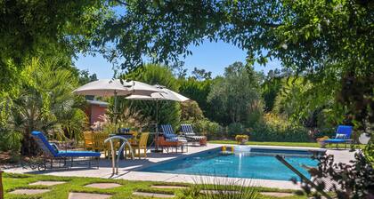 1-bedroom vacation guest cottage minutes from the famous Sonoma square