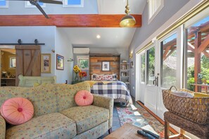 1 bedroom, desk, free WiFi, bed sheets