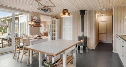 2 bedroom beautiful home in Hals