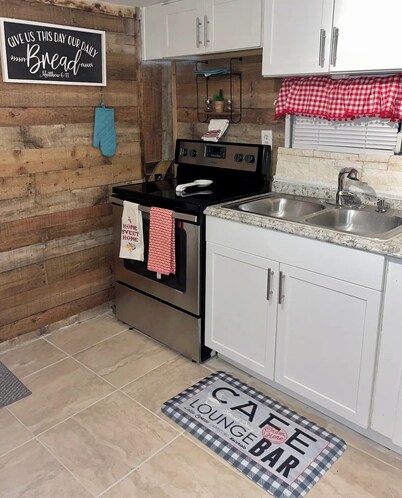 Charming 2-bedroom country house with AC, WiFi in Winter Haven